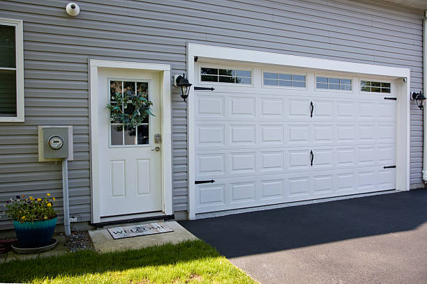 24/7 Emergency Garage Door Panel Replacement experts in Ellis County County, TX